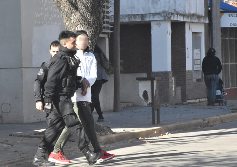 Puerto General San Martín: Preso hasta el juicio joven detenido en Barrio San Sebastián Puerto General San Martín: Preso hasta el juicio joven detenido en Barrio San Sebastián