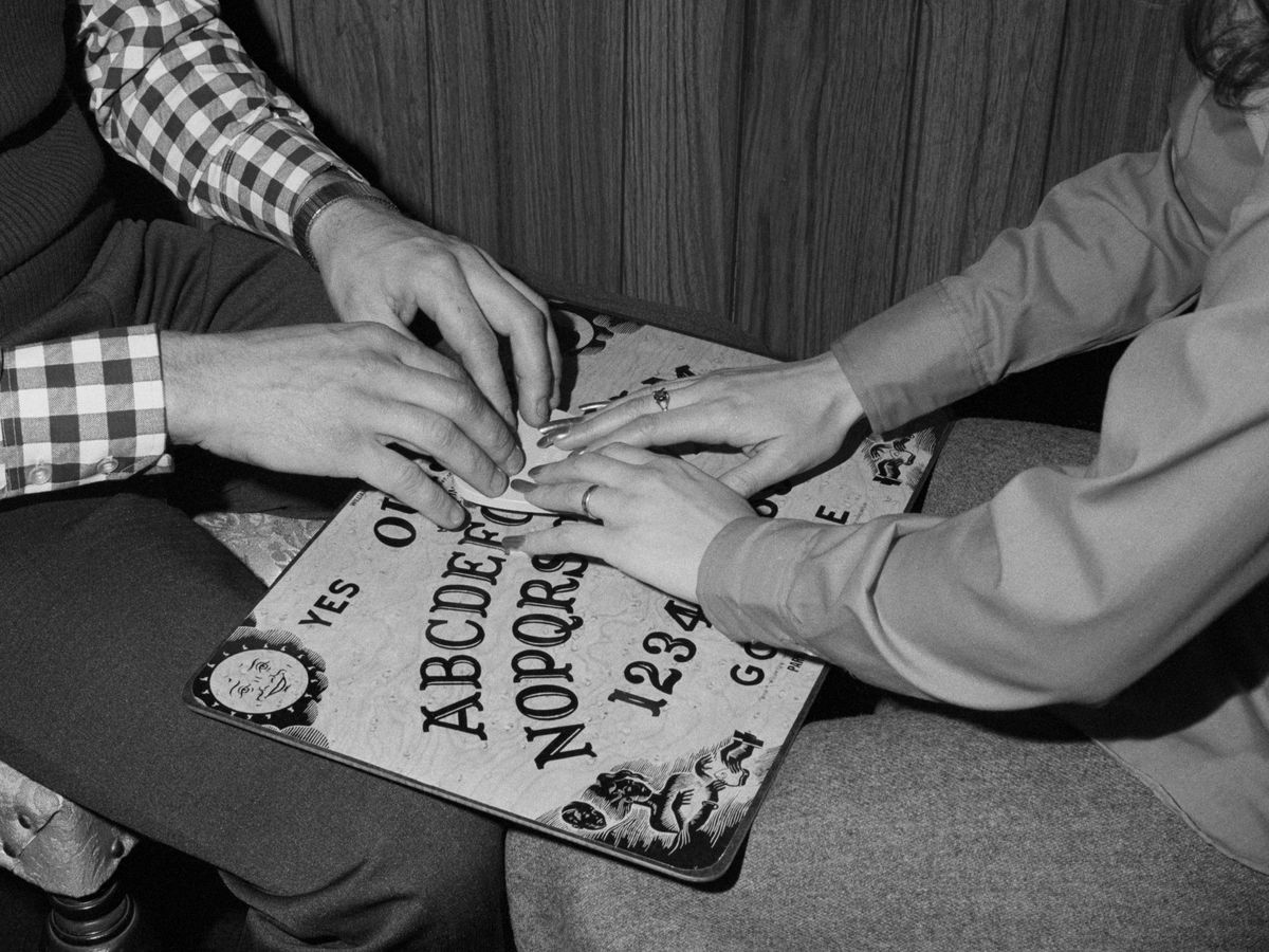 Efemérides 28 de Mayo: Alberti Tabla Ouija Ian Fleming Matienzo Leonardo Favio Fogerty Peñaloza Día Nacional Jardines Infantes Efemérides 28 de Mayo: Alberti Tabla Ouija Ian Fleming Matienzo Leonardo Favio Fogerty Peñaloza Día Nacional Jardines Infantes
