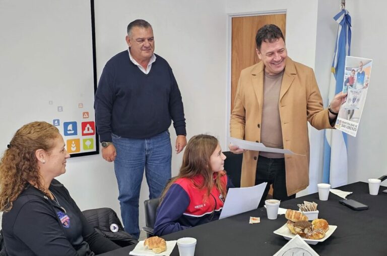 Raimundo declaró Deportista Destacada a la joven nadadora Emilia Bäer
