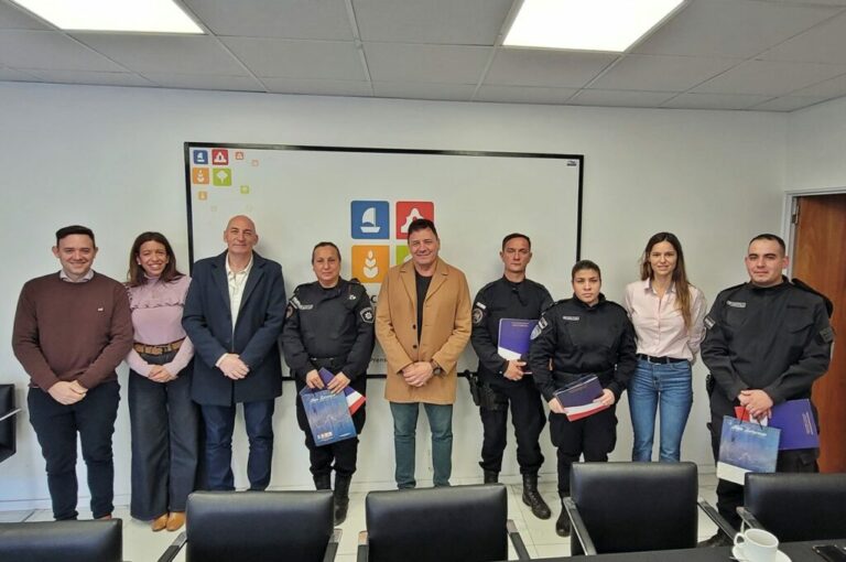 Raimundo reconoció a policías que, capacitados por la Municipalidad, le salvaron la vida a un hombre con maniobras de RCP