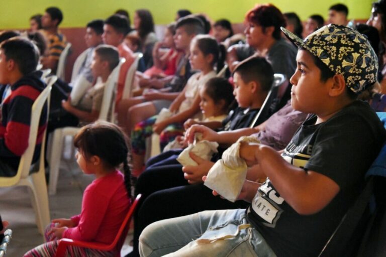 ¡Este sábado el Cine Móvil visitará barrio 2 de Abril!