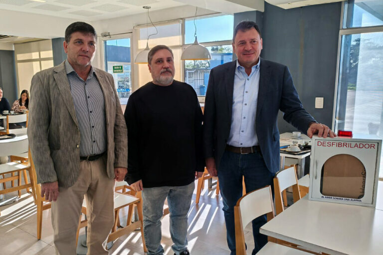 La Municipalidad incorporó un desfibrilador a la YPF de la ruta A012