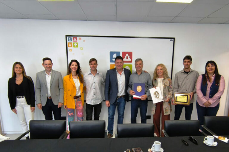 La Municipalidad de San Lorenzo otorgó reconocimientos a la trayectoria comercial de Igni Modas