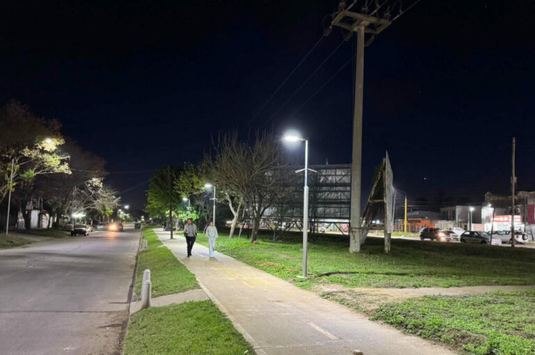 La Municipalidad iluminó con led la bicisenda de calle Cittadini en toda su extensión