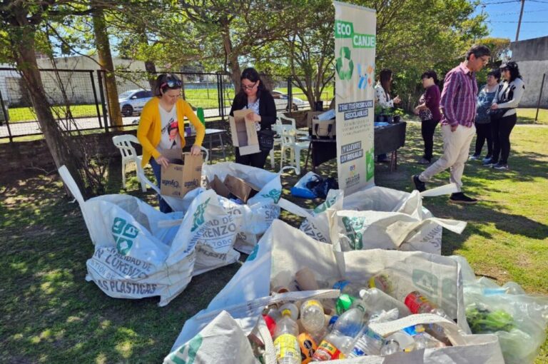 El “Ecocanje en tu barrio” debutó en José Hernández con gran respuesta de los vecinos