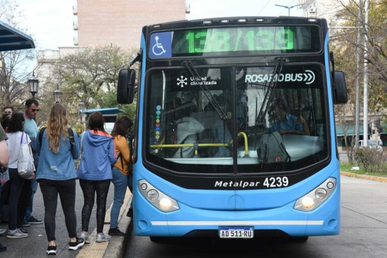 Colectivos: luz verde para que Javkin pueda actualizar el boleto