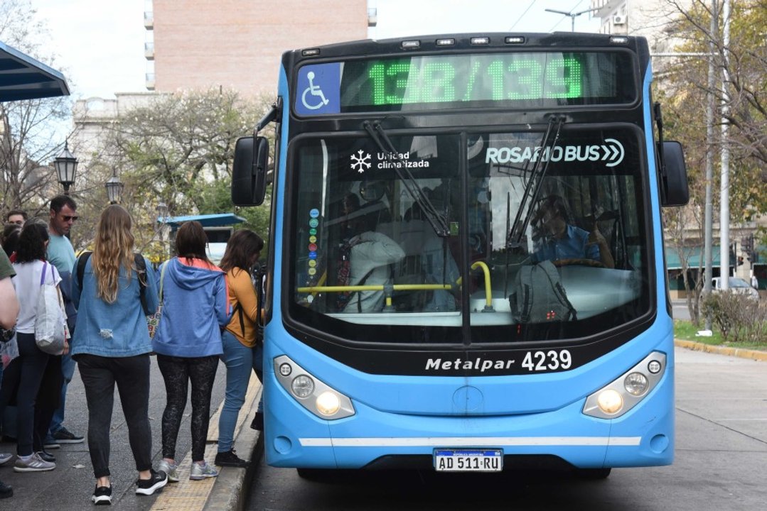 Colectivos: luz verde para que Javkin pueda actualizar el boleto