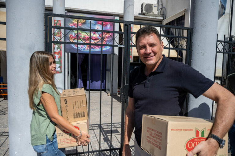 Raimundo entregó productos de la canasta navideña a hogares de adultos mayores Raimundo entregó productos de la canasta navideña a hogares de adultos mayores