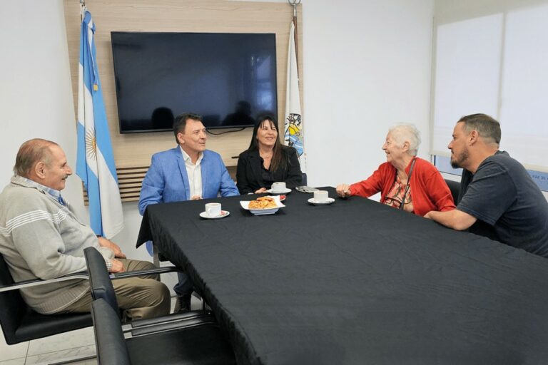 Raimundo reconoció la trayectoria del histórico local gastronómico Mostaza Raimundo reconoció la trayectoria del histórico local gastronómico Mostaza