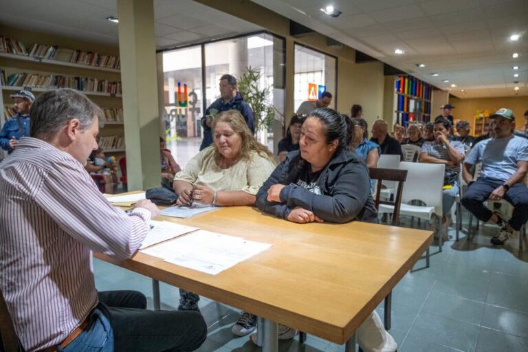A partir de gestiones del municipio, vecinos de la ciudad quedaron a un paso de escriturar sus viviendas