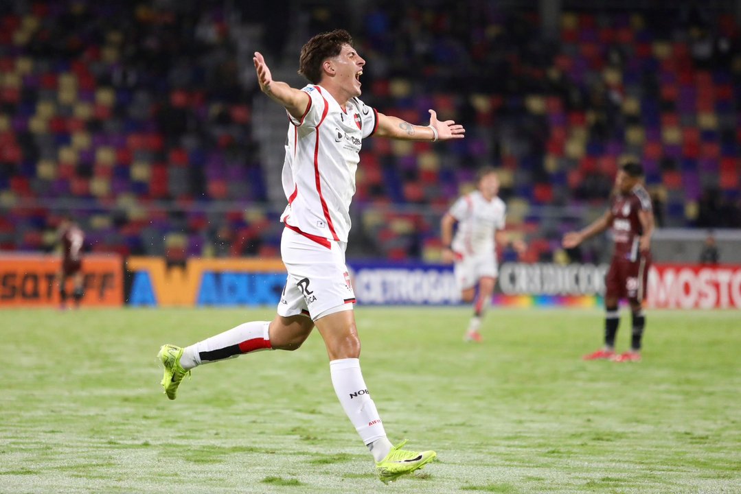 Goleador para rato: Scarpeccio renovó con la Lepra