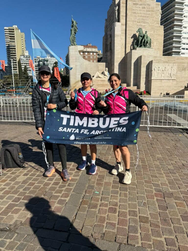 Tres atletas de Timbúes completaron por primera vez la Maratón Internacional de la Bandera Tres atletas de Timbúes completaron por primera vez la Maratón Internacional de la Bandera