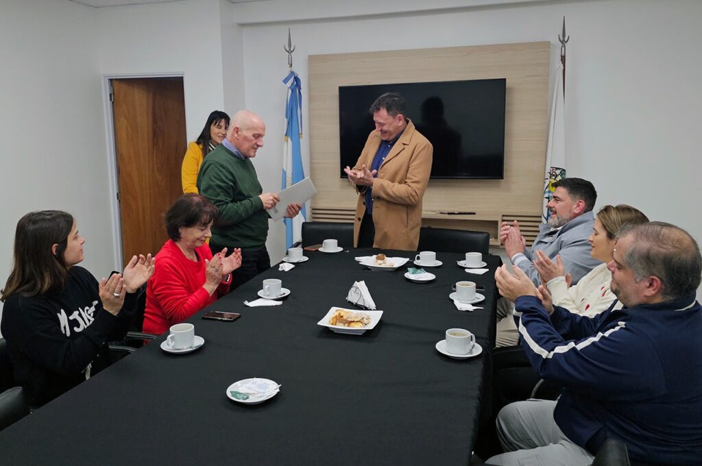 Raimundo distinguió a la familia Cavallo por los 50 años de trayectoria de Administración Orion Raimundo distinguió a la familia Cavallo por los 50 años de trayectoria de Administración Orion