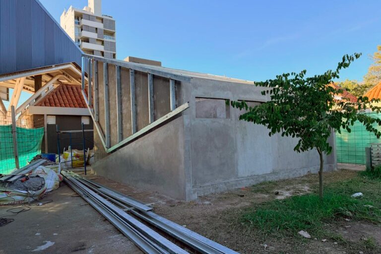 Para acompañar el crecimiento del turismo en San Lorenzo, construyen nuevos baños en el Parador Turístico Para acompañar el crecimiento del turismo en San Lorenzo, construyen nuevos baños en el Parador Turístico