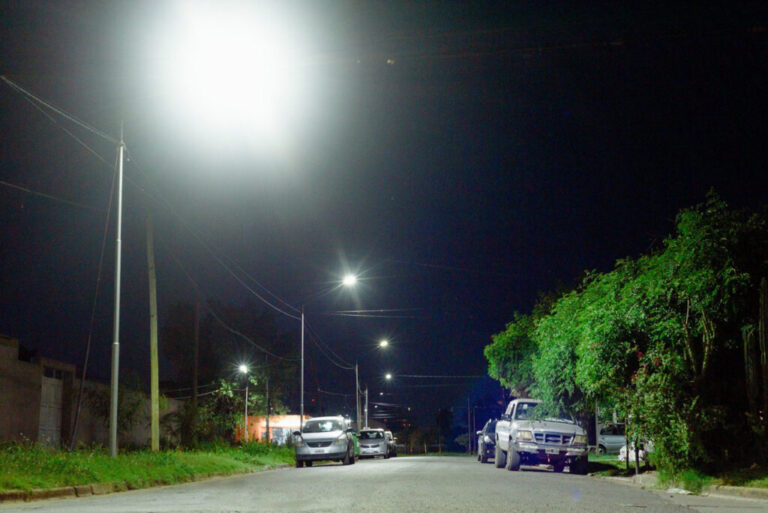 La Municipalidad encendió nuevas luminarias led en 44 cuadras de barrio José Hernández